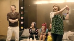 2NE1 - Playing Nintendo Wii v2
