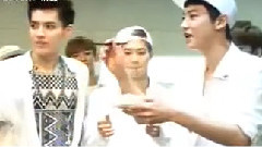 EXO,EXO-K,EXO-M - 365播放期间练习叼圈圈CUT 中文字幕 13/06/06