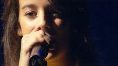 Alizee - C Est Trop Tard En Concert