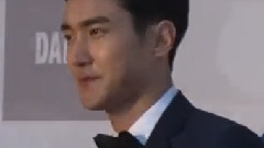 韩国群星,始源(Super Junior),金宇彬,朴有天 - 第35届青龙电影赏 红地毯