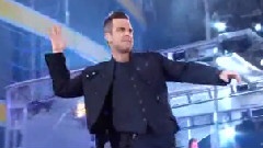 Robbie Williams - Let Me Entertain You