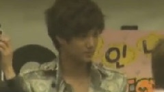 EXO,EXO-K - Kiss The Radio