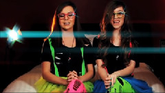 Megan & Liz - Love You Like A Love Song