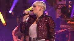 Robyn - Call Your Girlfriend