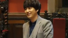 Super Junior - KYUHYUN IN OXFORD UNION GESTURE