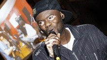 Cidade Negra,Rappin' Hood - Homem que faz a Guerra