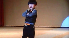 小可爱的精彩街舞表演