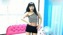 美女小清新闺房性感热舞 尽显曼妙身材