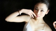  - 商场柜台边美女秀舞