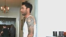 Adam Levine - 骚当性感个人服饰花絮