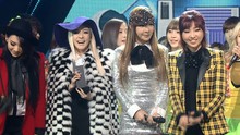 2NE1 一位受赏 SBS人气歌谣 13/12/01