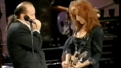 Bonnie Raitt - I Believe I'm In Love With You