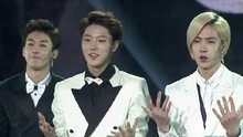 UNIQ - Falling In Love 2015东方卫视跨年盛典 现场版