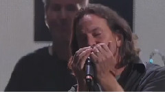 Eddie Vedder,Roger Waters - Comfortably Numb