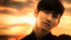 东方神起 - Keep Your Head Down