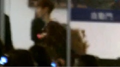EXO-M - 凌晨香港机场秘密通道接机时闪过的张小兔
