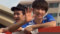 Super Junior - 结束后赫宰挥小手