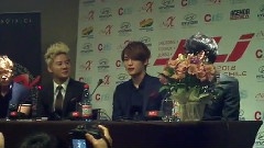 J.Y.J - Conferencia DE PRENSA JYJ EN Chile