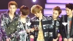 EXO-M - 年度新人组合奖领奖