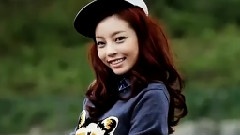 具荷拉(Kara),Kara - Elle Girl
