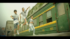TFBOYS,TF家族 - 蓝色大门里的青春故事