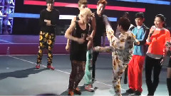 Super Junior - 厉旭踢李赫宰的二脚