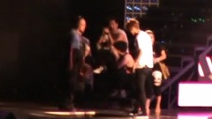 东方神起 - Rehearsal Jumping for Opening