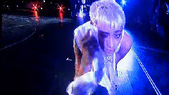 EXO - 黄子韬套衣服 粉丝喊脱脱脱