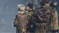 EXO - 灿白整理头发