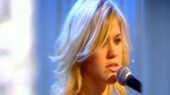 Kelly Clarkson - Because Of You Christmas Calling UK