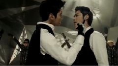 东方神起 - Keep Your Head Down