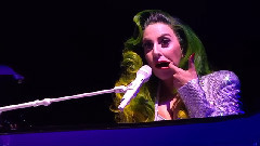 Lady Gaga - Jingle Bells'