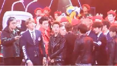 EXO,EXO-M - 鹿晗假装推黄子韬下台