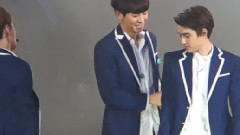 EXO - Talk 灿嘟撸肩