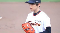 EXO-K,EXO - 棒球比赛开球