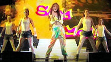 张靓颖 - Hollaback Girl + Wind It Up