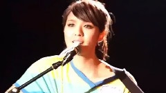 官恩娜 - 依依