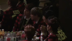 EXO - 台下观看Sistar表演