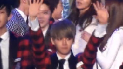 EXO,EXO-K - 送各种吻 & 被桃子误伤