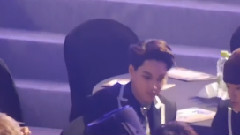 EXO,EXO-K - 台下喝饮料