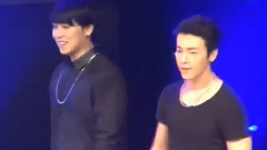 Super Junior,晟敏(Super Junior) - 晟敏和小伙伴一起玩耍