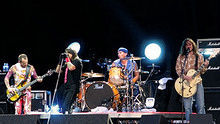 Red Hot Chili Peppers - Red Hot Chili Peppers - Breaking The Girl 官方版