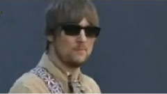 Kaiser Chiefs - Everyday I Love You Less And Less