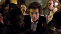 One Direction - Harry Styles Spotted KISSING A GUY