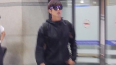 郑允浩 - Yunho at Incheon Airport from Nairobi