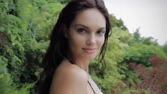 音乐短片 - Hothouse Flower With Lisalla Wilson