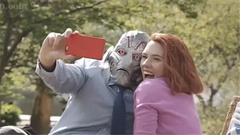 欧美群星,影视原声,搞笑音乐,Scarlett Johansson - Looks For Love In SNL's Black Widow Age Of Me Trailer