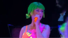Katy Perry - WALKING ON AIR