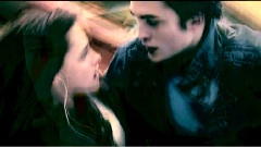 Robert Pattinson,Kristen Stewart - River Flows In You