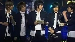东方神起 - Hug & MC Arirang TV